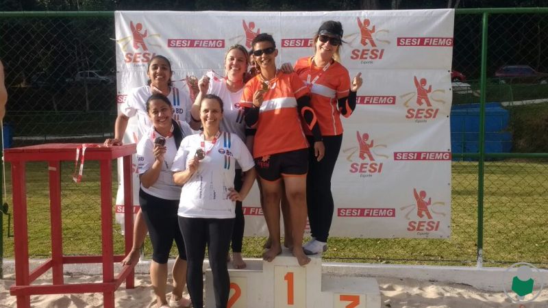 Leia mais sobre o artigo Conheça os donos da taça nos Jogos Sesi JF: Fripai campeã geral, Esdeva no masculino e BD no feminino