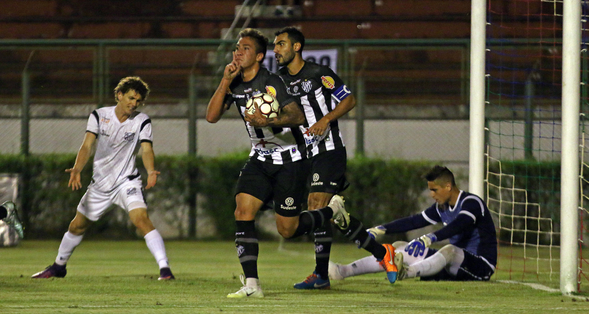 Leia mais sobre o artigo Reservas perdem e Aílton desabafa: “Dói ver o cara com a camisa do Tupi vibrando com gol do adversário”