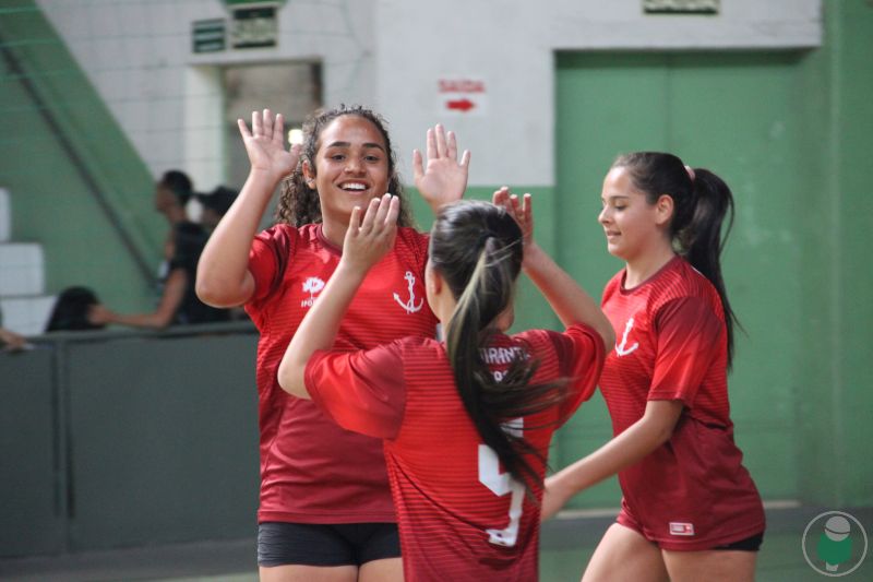 Leia mais sobre o artigo Com casa cheia, Patrus, Jesuítas, Almirante e Ali Halfeld são campeões de futsal nos Intercolegiais. Veja fotos