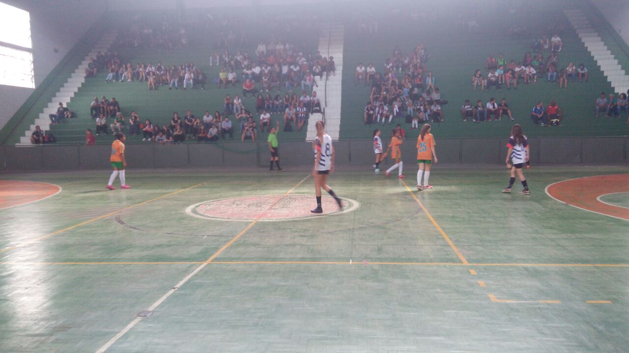 Leia mais sobre o artigo Jogos Intercolegiais: Cássio Vieira e Cultura Viva fazem semifinal da queimada