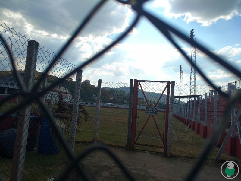 Leia mais sobre o artigo Interdição do estádio do Baeta expõe “racha” entre dirigentes e ADJF. Eleições e cota de Danilo Luiz geram polêmica