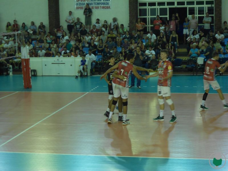 Leia mais sobre o artigo Com Leozinho na seleção da rodada, JF Vôlei busca vitória contra Montes Claros, que já afastou treinador