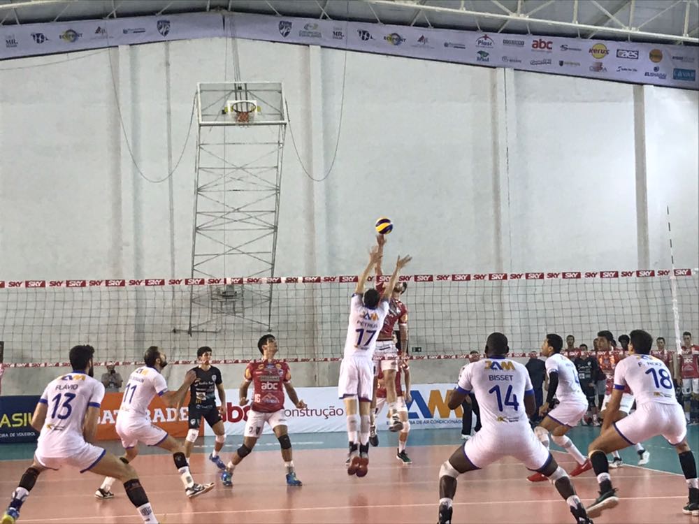 Leia mais sobre o artigo JF Vôlei perde para Minas (1 x 3) e Furtado vê melhora após ansiedade inicial. Veja como foi a rodada