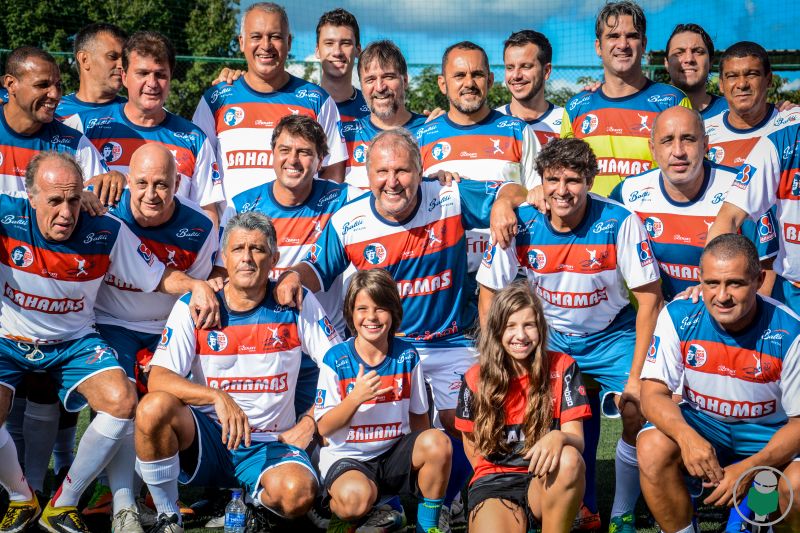 Leia mais sobre o artigo Ídolo emociona gerações nos 20 anos do Centro de Futebol Zico JF. Veja dezenas de fotos   