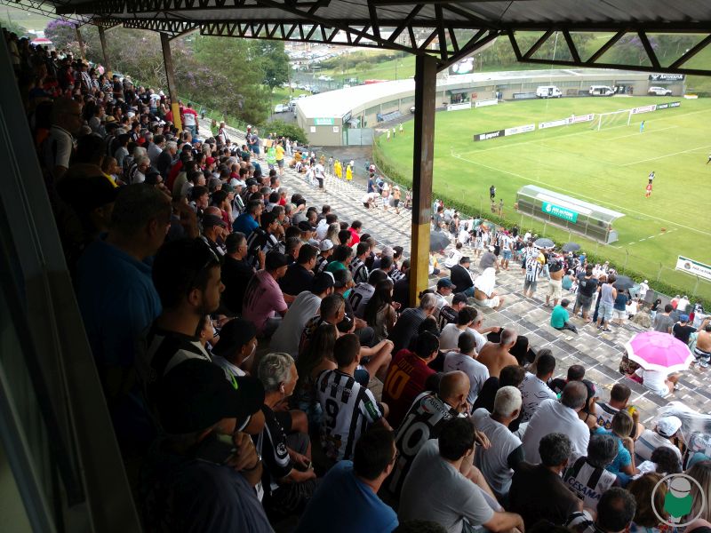 Leia mais sobre o artigo De lanterna a terceiro, Leão atribui reação do Tupi aos jogadores