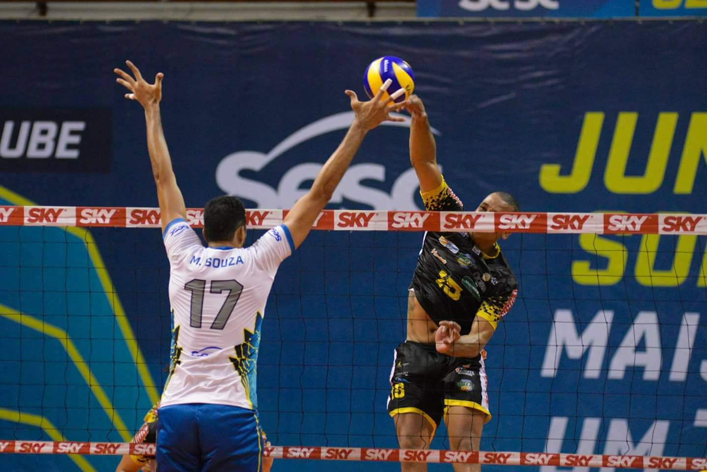 Leia mais sobre o artigo Vitória de Montes Claros complica situação do JF Vôlei na Superliga