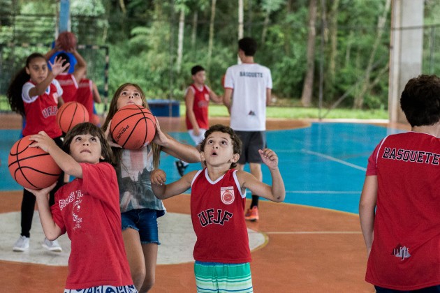 Leia mais sobre o artigo Faefid-UFJF anuncia festival de mini-basquete. Treinos empolgam a garotada