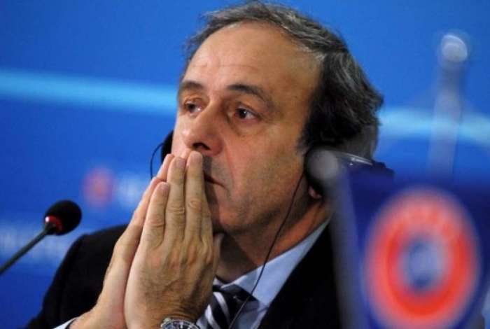 Leia mais sobre o artigo Platini revela “pequeno esquema” na final da Copa do Mundo de 1998