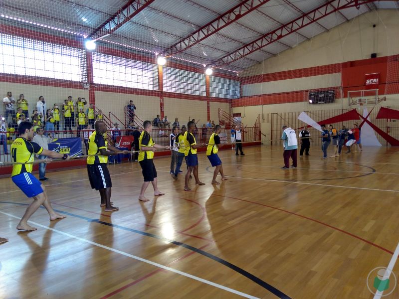 Leia mais sobre o artigo Desfile e primeiros campeões! Estão abertos os Jogos Sesi 2018