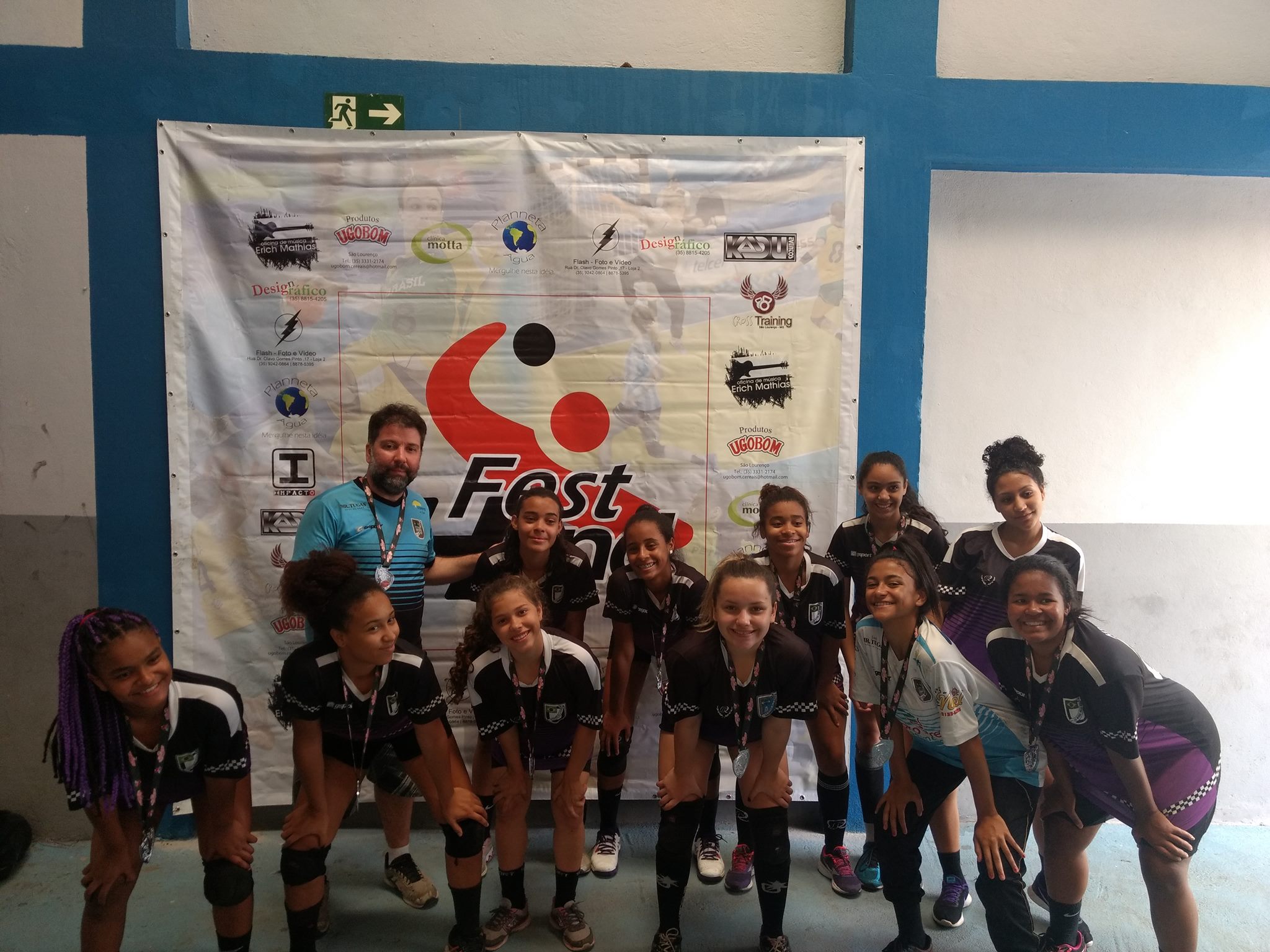 Leia mais sobre o artigo Reta final! Handebol São Pedro comemora pratas e mira Intercolegiais