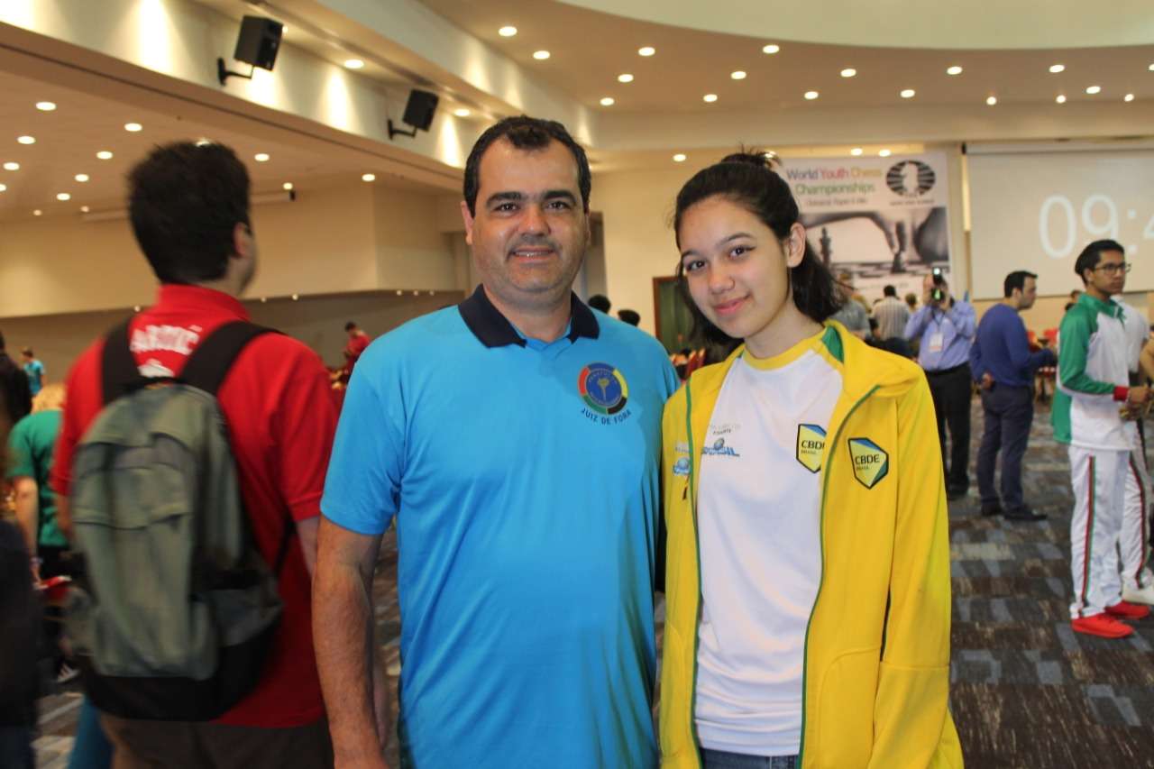 Leia mais sobre o artigo Dupla do Panathlon Club JF recebe homenagem em SP pelo trabalho no xadrez escolar