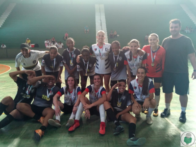 Leia mais sobre o artigo Festa no futsal dos Intercolegiais!