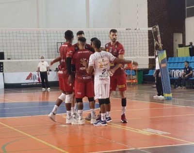 Leia mais sobre o artigo Avassalador, JF Vôlei bate Anápolis!
