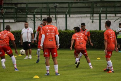 Leia mais sobre o artigo Modificado, Baeta precisa vencer Uberlândia