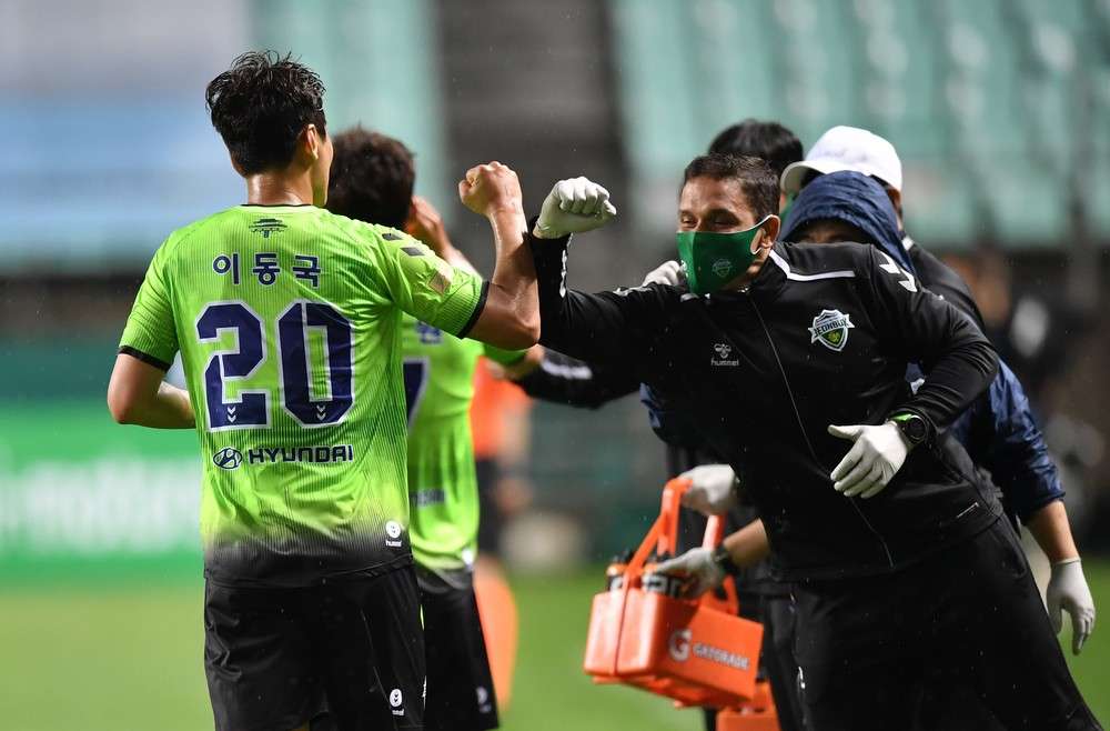 Leia mais sobre o artigo Botti respalda volta do futebol coreano