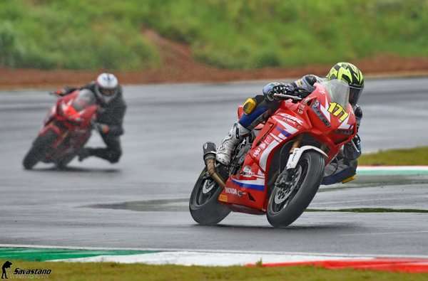 Leia mais sobre o artigo Títulos marcam estreia da etapa JF-Potenza na SuperBike Brasil