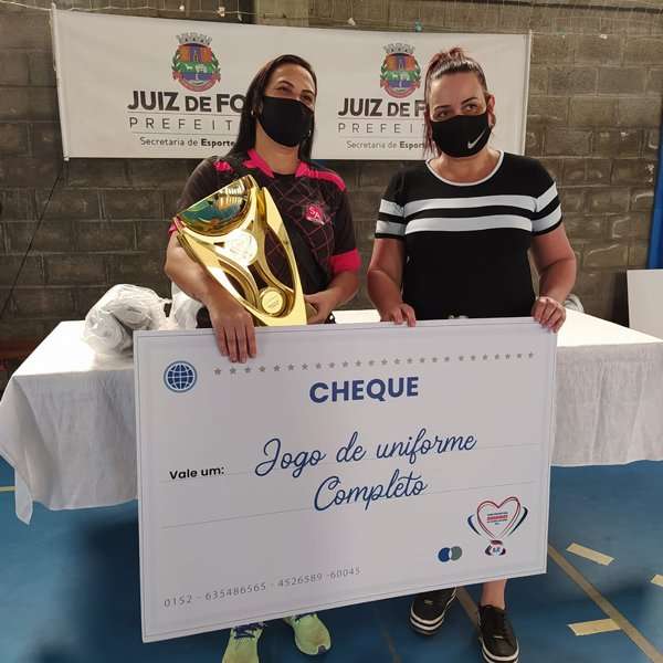 Leia mais sobre o artigo Equipes femininas são campeãs na Copa PJF/Bahamas de Futebol Solidário