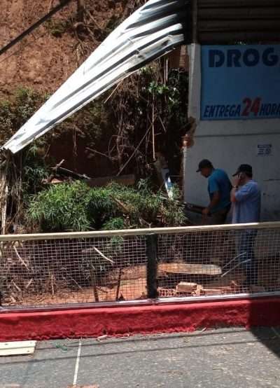 Leia mais sobre o artigo Após desabamento: trabalhos de limpeza no Bola Show começam!