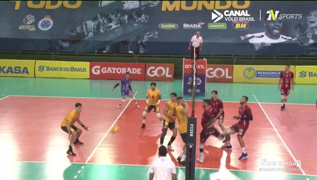 Leia mais sobre o artigo Com tensão, expulsão e virada: JF Vôlei segue líder invicto na Superliga B