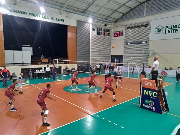 Leia mais sobre o artigo Impecável: JF Vôlei vence Niterói e confirma 1º lugar