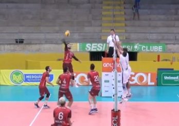 Ponteiro Viller ataca bola contra os potiguares