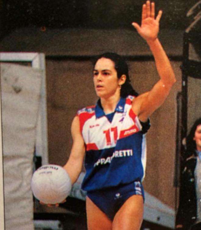 Leia mais sobre o artigo Não perca! Giseli Gávio (Sport, Itália e praia) numa super entrevista ao Garotas no Toque