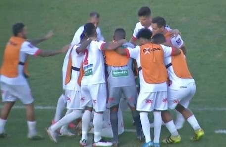 Leia mais sobre o artigo Em jogo truncado, Tupynambás leva a melhor sobre o Ipatinga