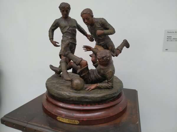 Leia mais sobre o artigo Exclusivo: medalhas, troféus, painéis – o esporte no Museu Mariano Procópio