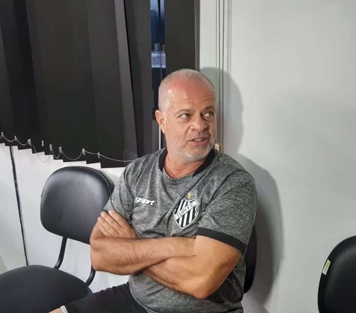 Leia mais sobre o artigo Exclusivo! Áudio e recibos podem revelar que Juninho teria cobrado taxas e valor mensal de atleta por profissionalização
