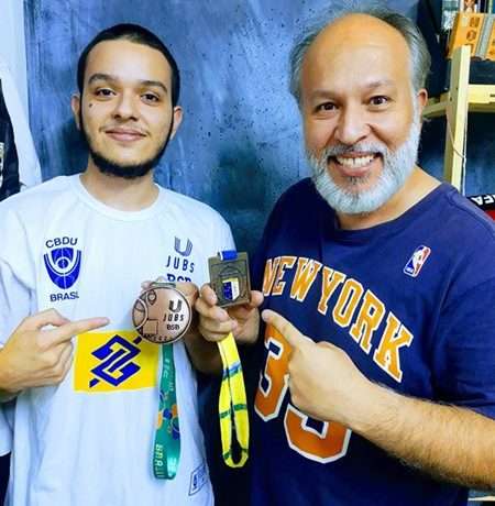 Leia mais sobre o artigo Tradição de família: pai e filho comemoram bronze no JUBs