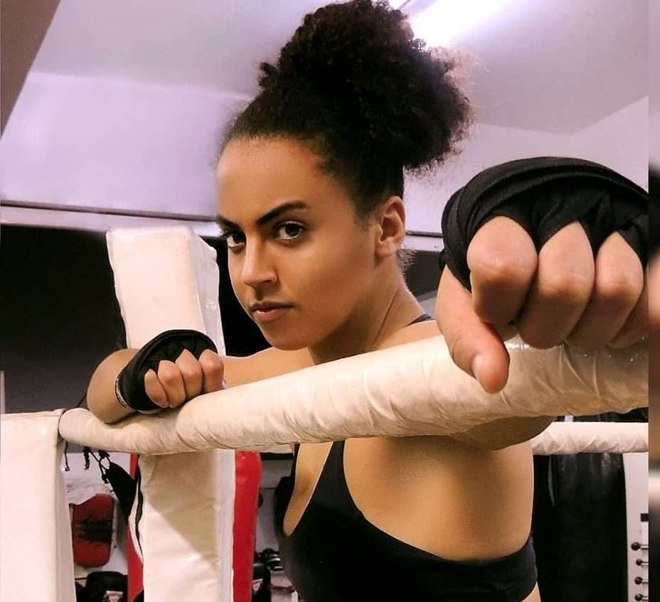 Leia mais sobre o artigo Bárbara Rocha, a Leoa Chakuriki, disputa Sul-Americano de Kickboxing