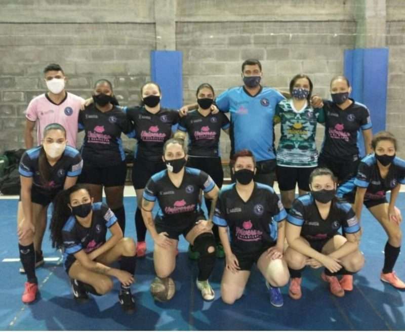 Leia mais sobre o artigo Bola rolando para o futsal feminino de JF! Competição organizada pela SEL vai até dezembro
