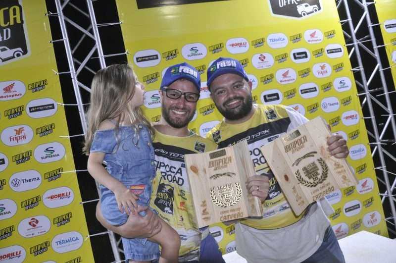 Leia mais sobre o artigo Campeões! Nos carros Rodrigo Peternelli e Léo Martins vencem a Master!