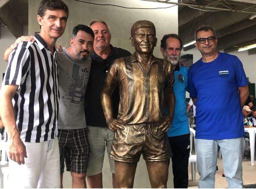 Leia mais sobre o artigo Vídeo! Moacyr Toledo eternizado em estátua