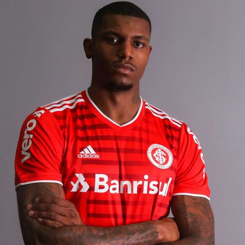 Leia mais sobre o artigo Jacaré colorado! Inter anuncia juiz-forano Wesley Moraes