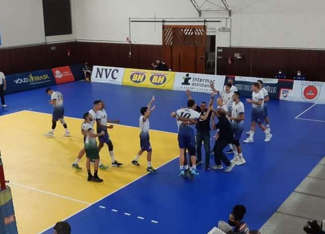 Leia mais sobre o artigo Parou no paredão! JF Vôlei é derrotado em casa por Niterói pela Superliga B