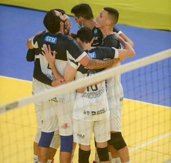 Leia mais sobre o artigo Melhor nos sets ímpares, JF Vôlei vence Minas Náutico na estreia da Superliga B