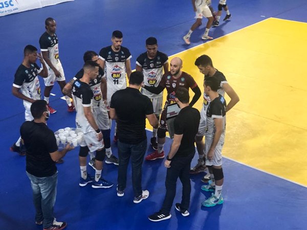 Leia mais sobre o artigo JF Vôlei e Instituto Cuca jogam em busca da tranquilidade na Superliga B