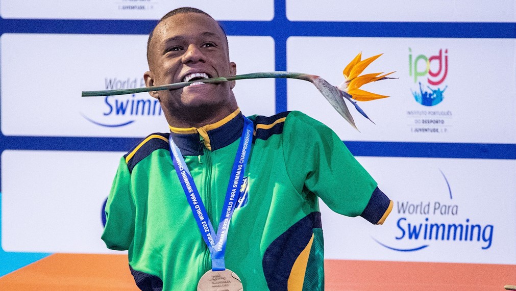 Leia mais sobre o artigo “Mais rápido a cada dia que passa”! Gabriel Araújo encerra Mundial com três ouros