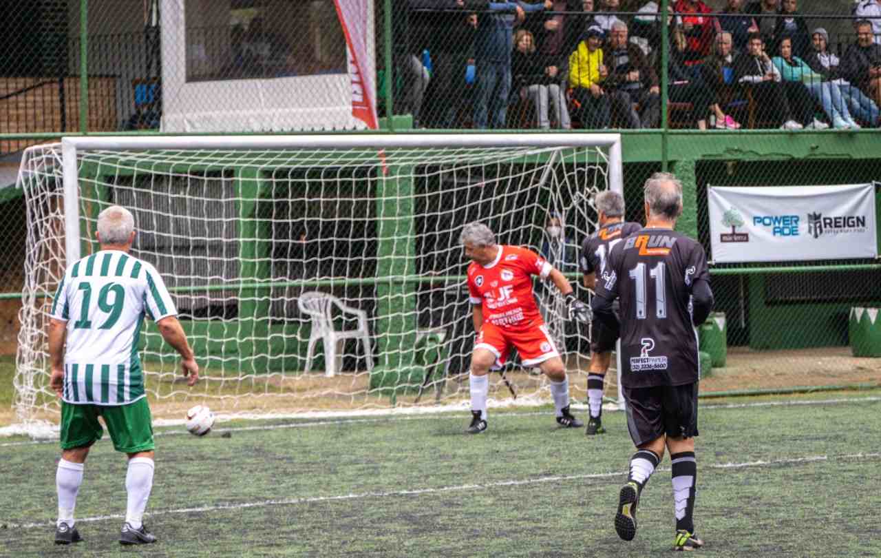 Leia mais sobre o artigo Com emoção! Tupi supera Sport e vence Copa Prefeitura Bahamas Fut 7 60 +