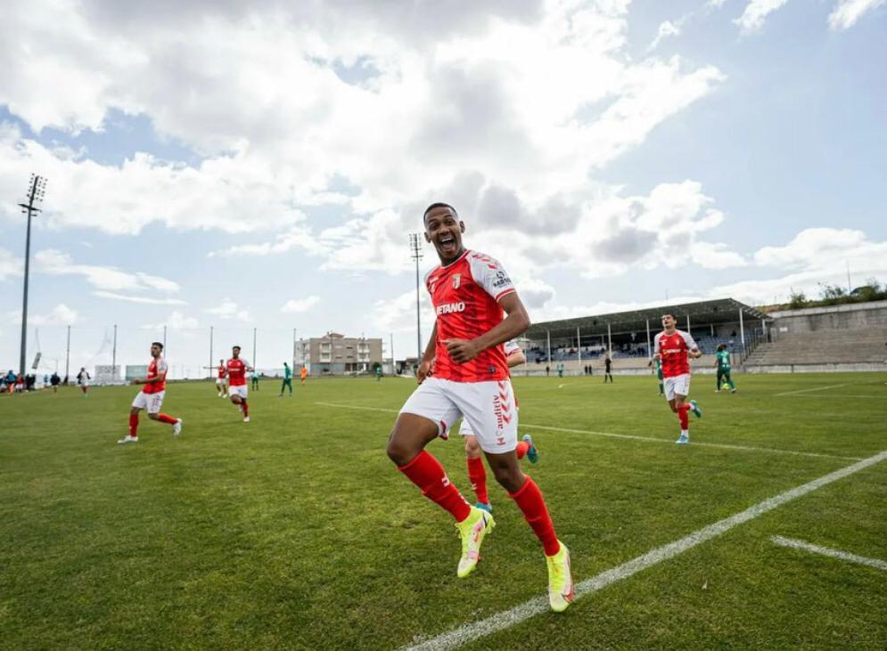 Leia mais sobre o artigo Atacante Guilherme Smith reaparece com gol na Europa. Leia e ouça!