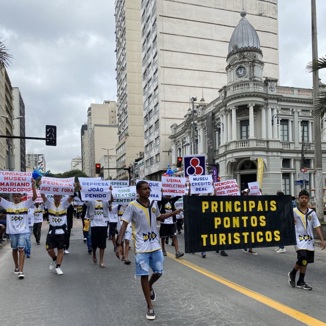 Leia mais sobre o artigo Uberabinha é campeão do desfile de abertura da Copa Prefeitura Bahamas de Futebol Amador