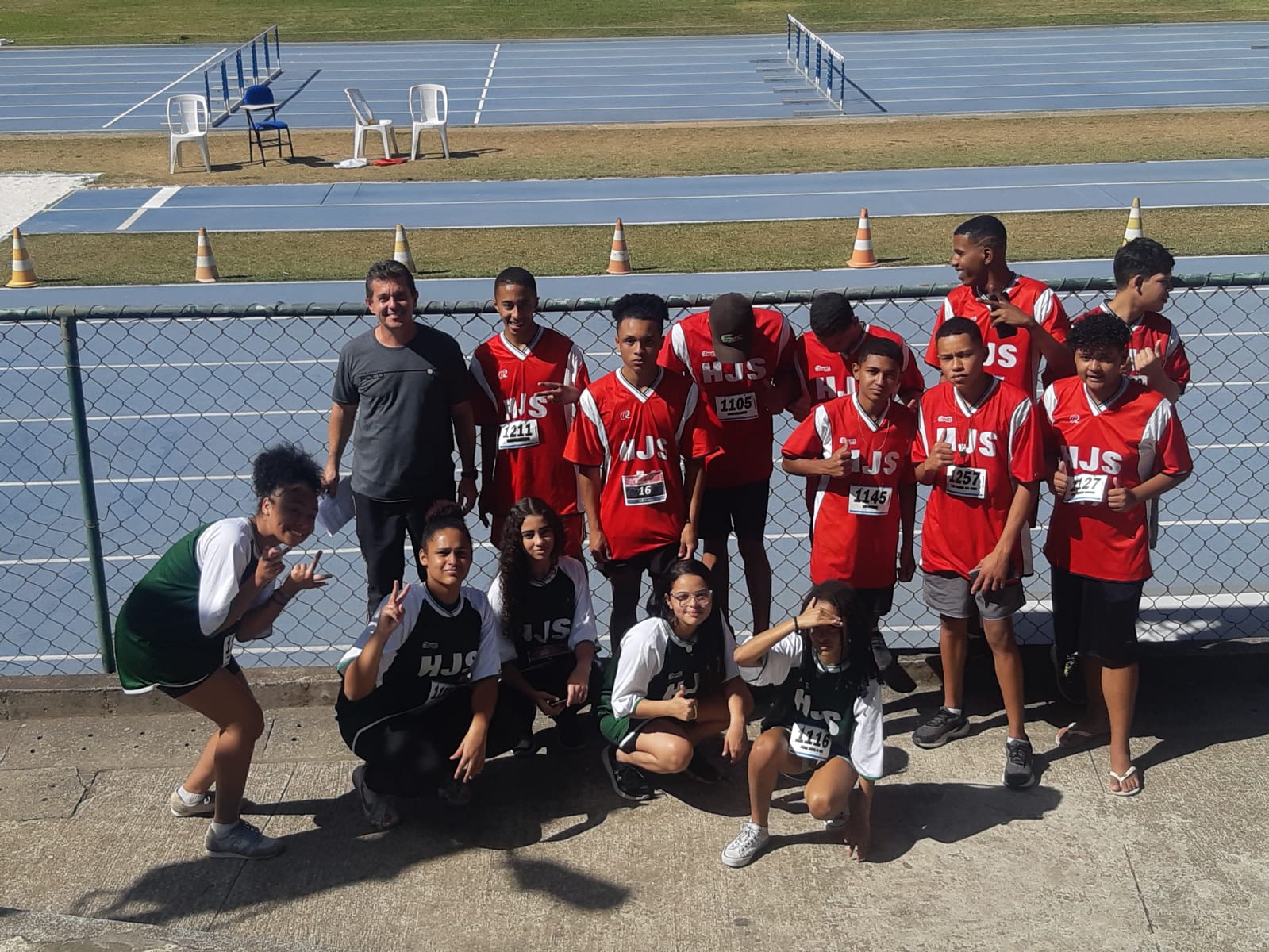Leia mais sobre o artigo Intercolegiais: E. M. Henrique José de Souza tem meninas e meninos campeões no atletismo