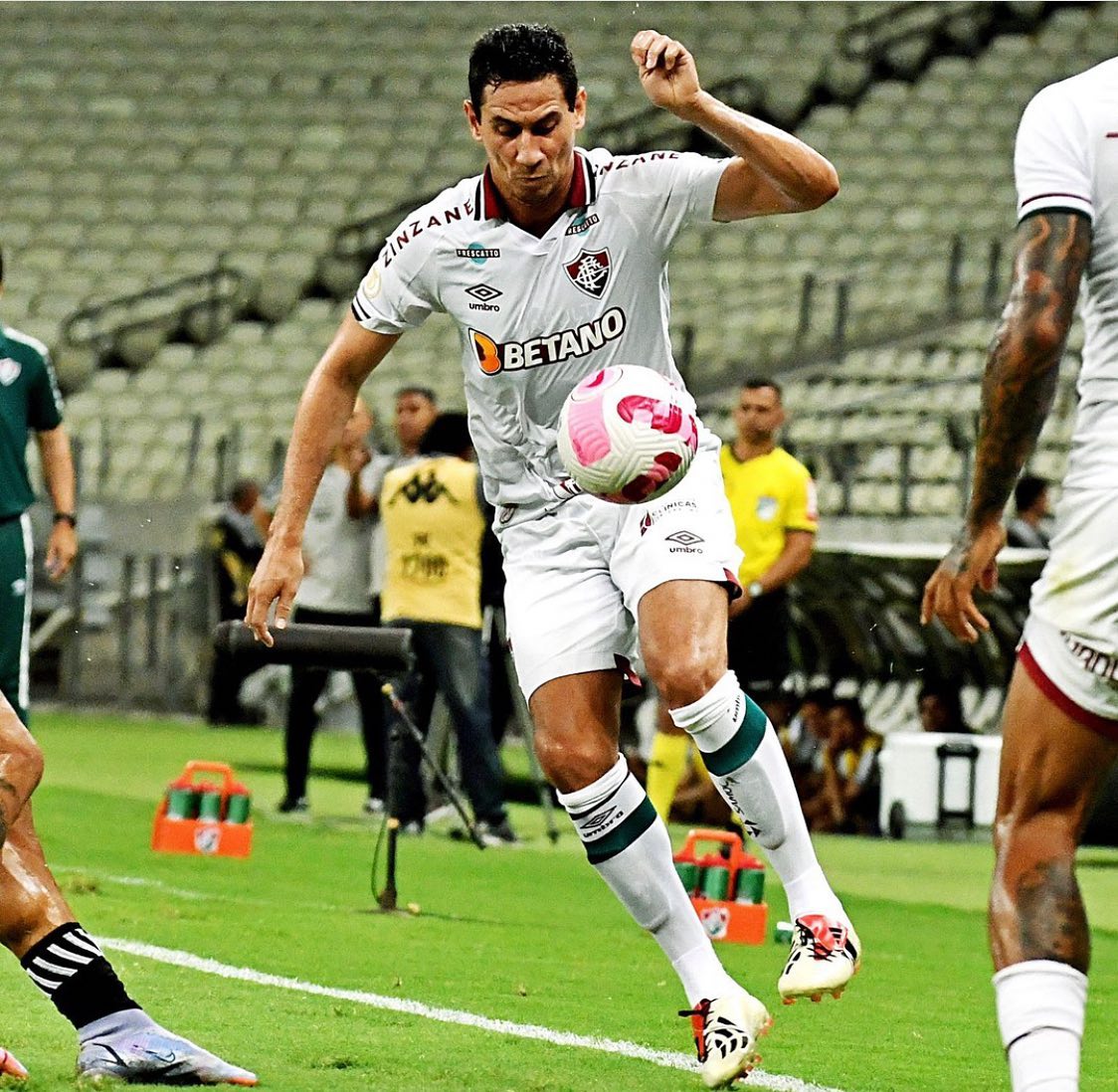 Leia mais sobre o artigo Dos jogadores que atuam no Brasil, quem é craque? Opine!