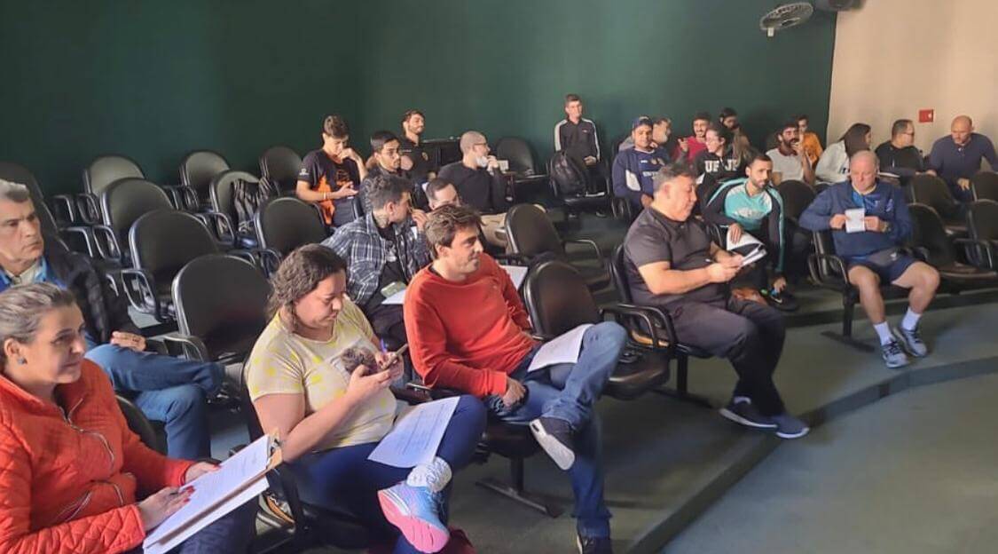 Leia mais sobre o artigo Ginásio Municipal: SEL reúne equipes para definir programação inicial