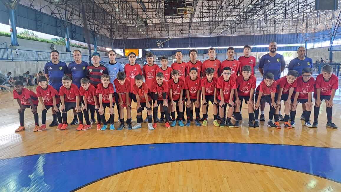 Leia mais sobre o artigo ASF/Escola Flamengo JF disputa Estadual de futsal em várias categorias. Veja balanço