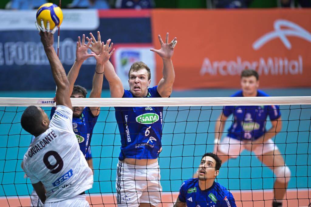 Leia mais sobre o artigo JF Vôlei equilibra dois sets mas vitória fica com Sada Cruzeiro