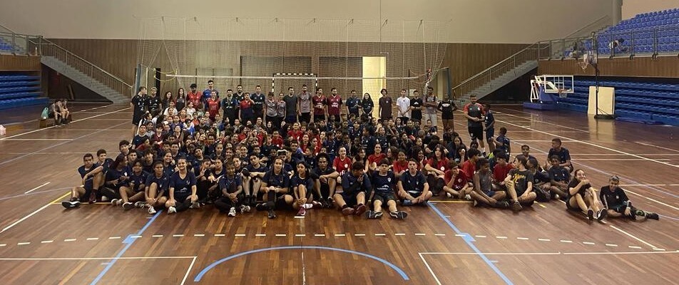Leia mais sobre o artigo Festival Escolar do JF Vôlei reúne 300 alunos, emociona e faz história