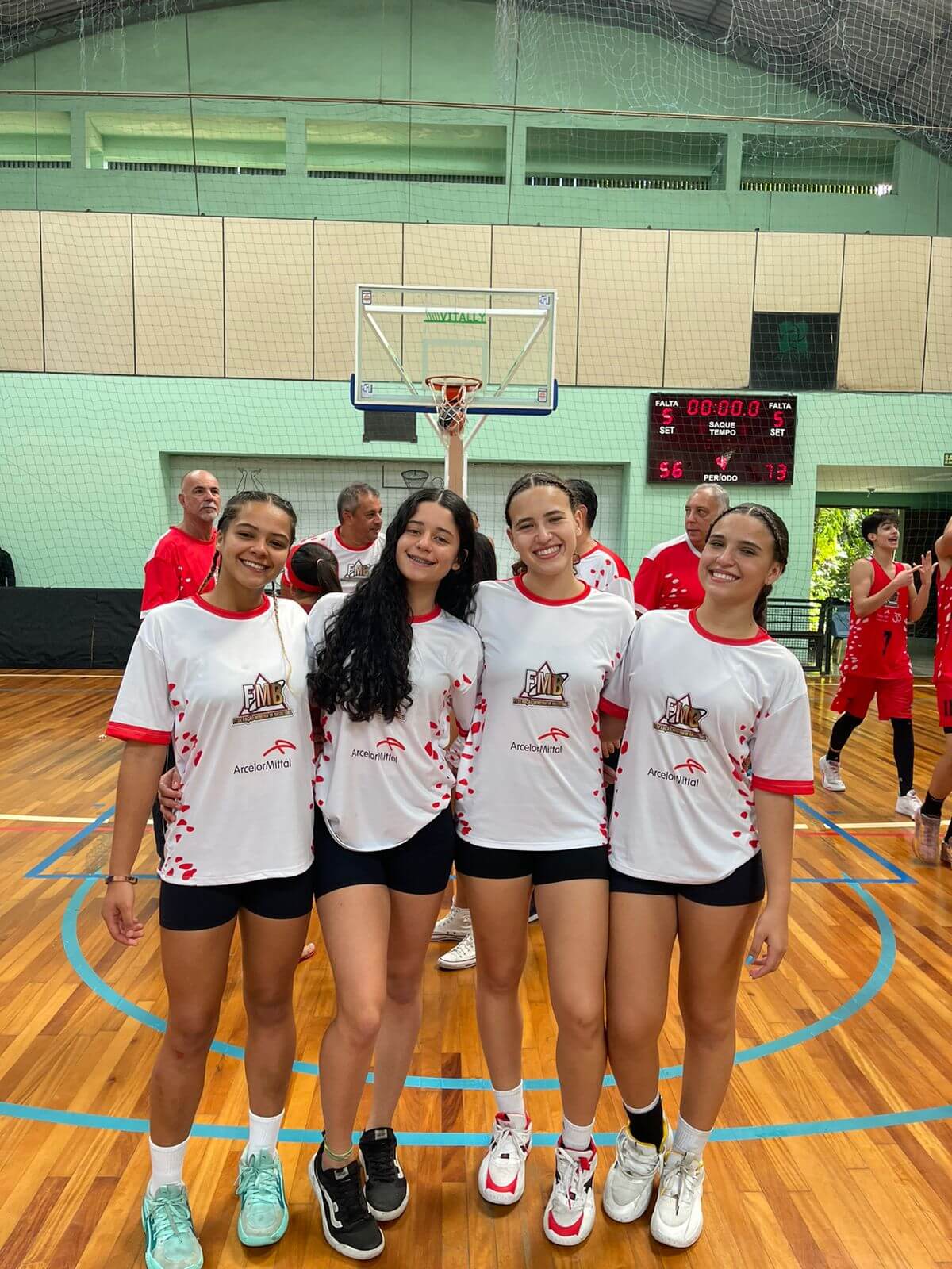 Leia mais sobre o artigo Com 4 de JF, seleção feminina sub-16 de basquete está classificada para Brasileiro