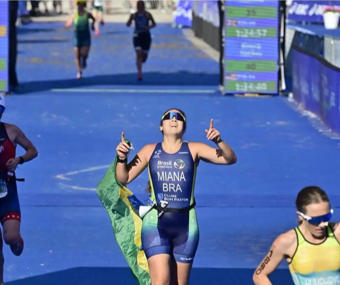 Leia mais sobre o artigo Andressa Miana vibra com top 40 no Mundial de Triathlon na Espanha